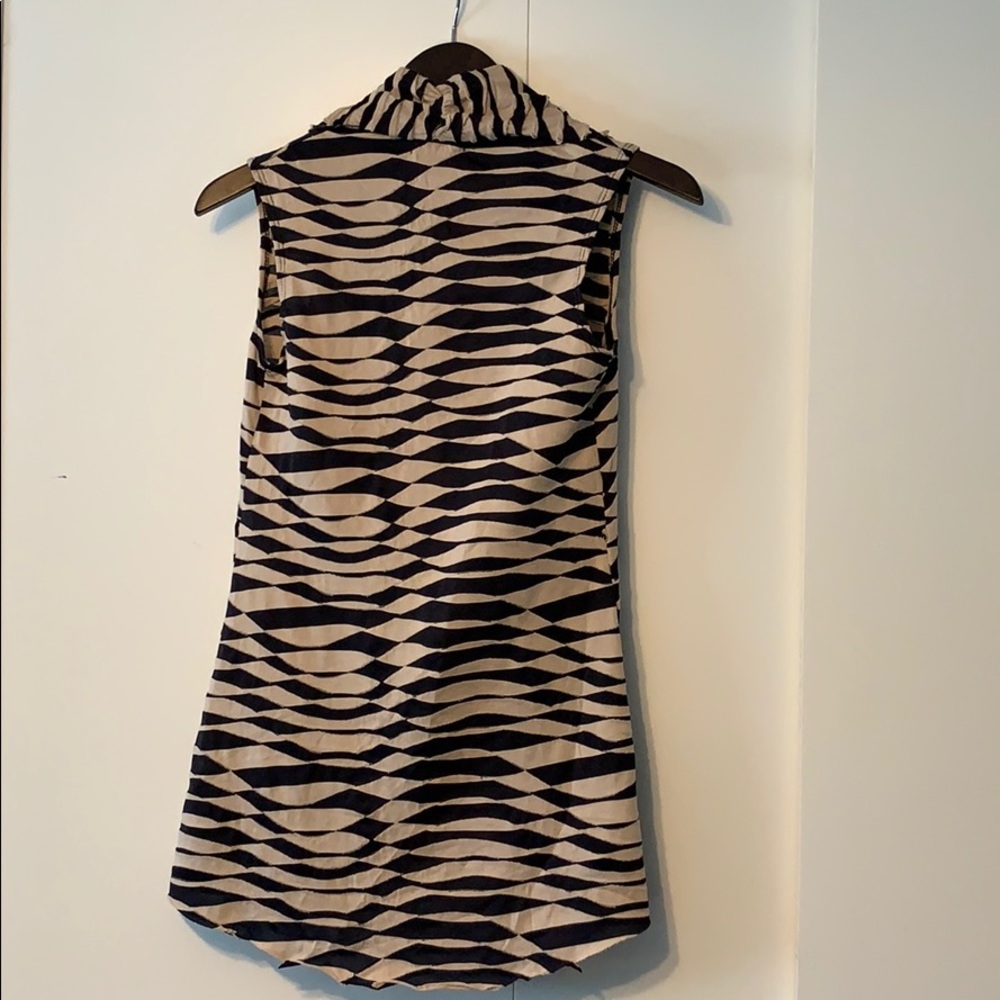 Vest - Picture 7 of 8